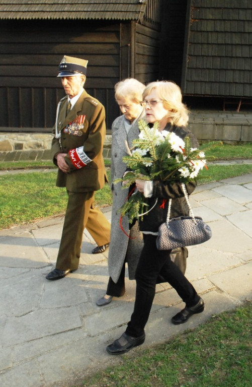 Ziemia z Katynia na nowotarskim cmentarzu