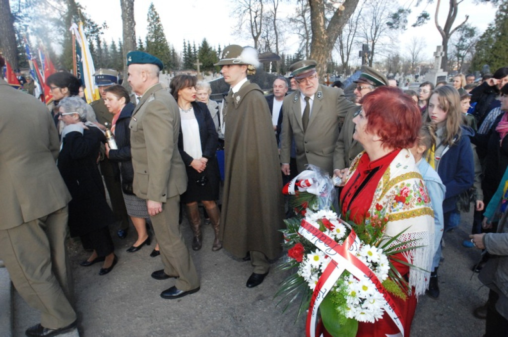 Ziemia z Katynia na nowotarskim cmentarzu