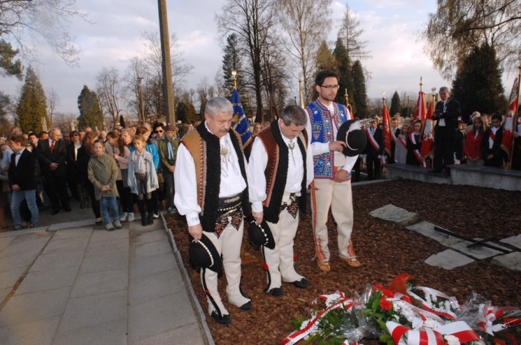 Ziemia z Katynia na nowotarskim cmentarzu