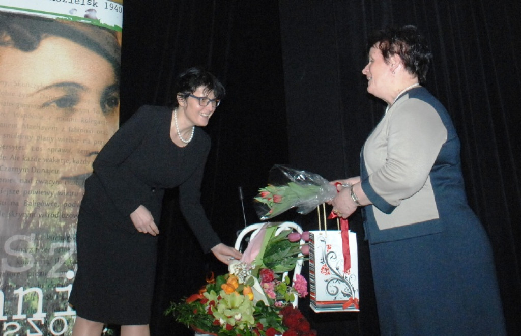 Ziemia z Katynia na nowotarskim cmentarzu