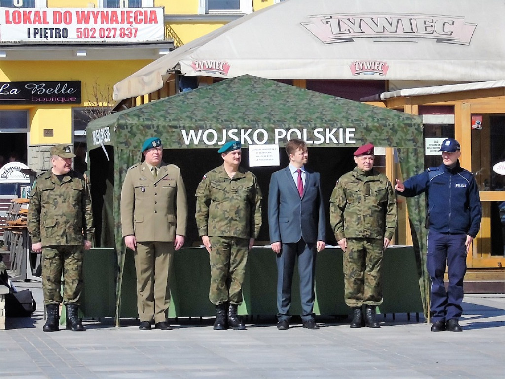 Nowy Targ: Maszerują po rynku