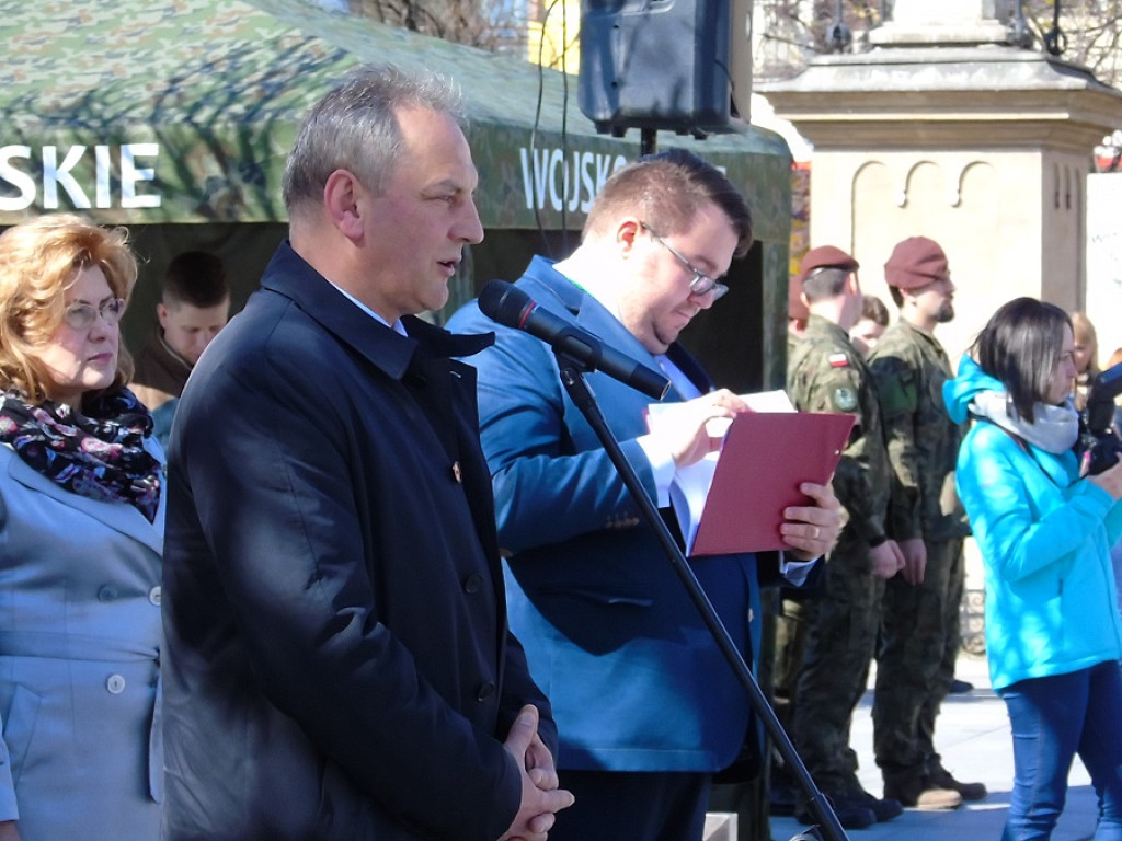 Nowy Targ: Maszerują po rynku