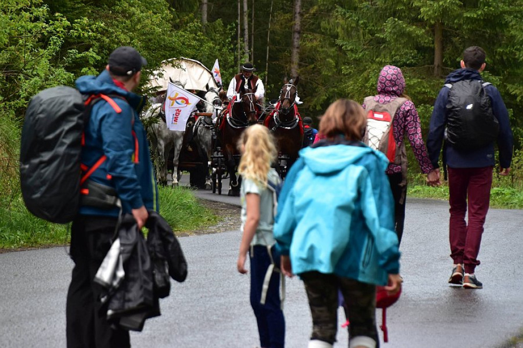 Insygnia Światowych Dni Młodzieży nad Morskim Okiem