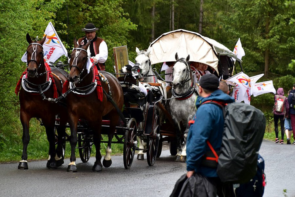 Insygnia Światowych Dni Młodzieży nad Morskim Okiem