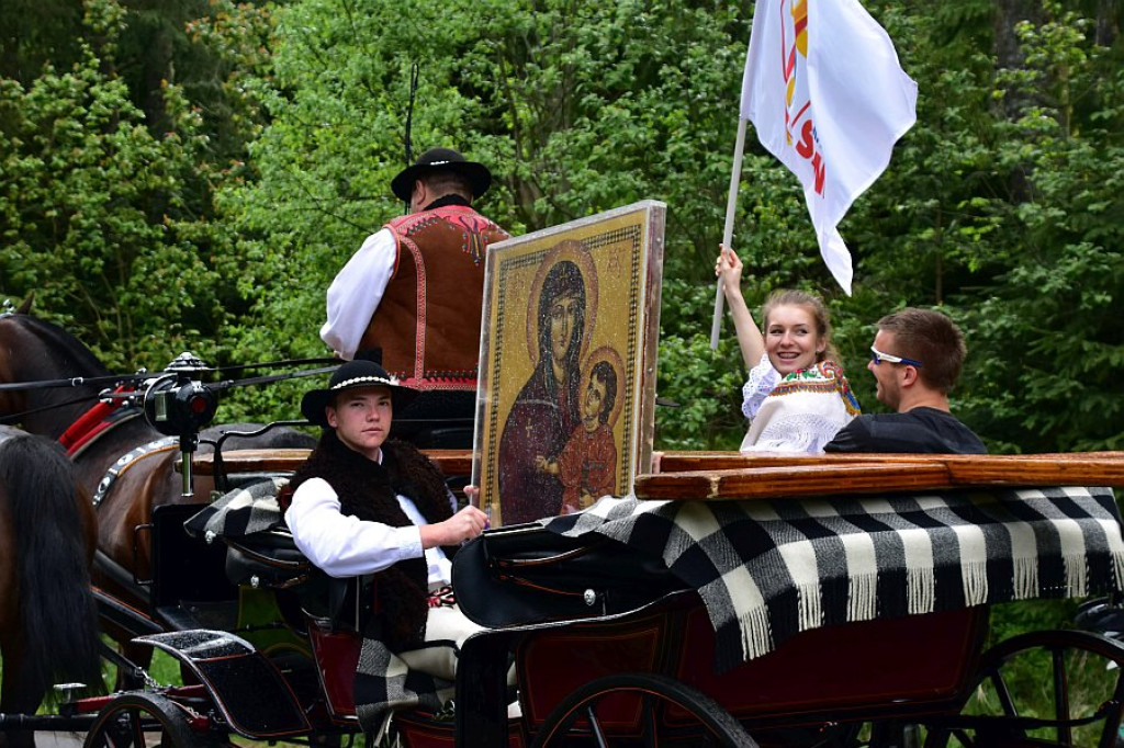 Insygnia Światowych Dni Młodzieży nad Morskim Okiem