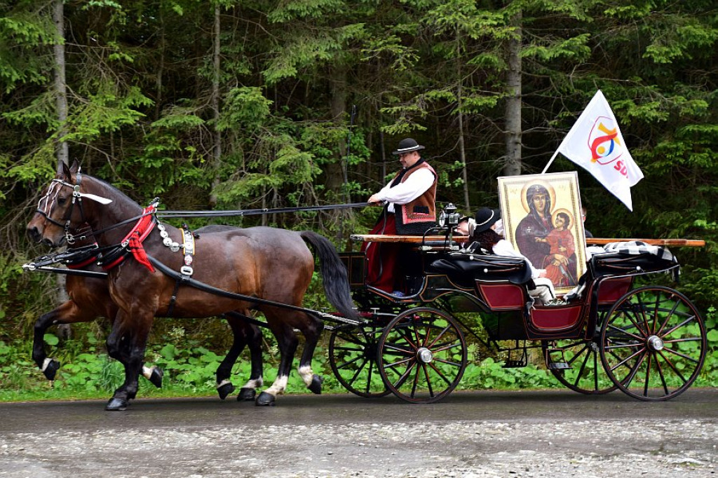 Insygnia Światowych Dni Młodzieży nad Morskim Okiem