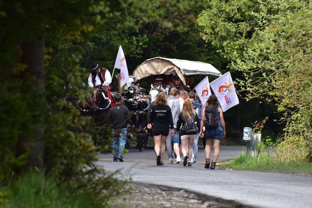 Insygnia Światowych Dni Młodzieży nad Morskim Okiem