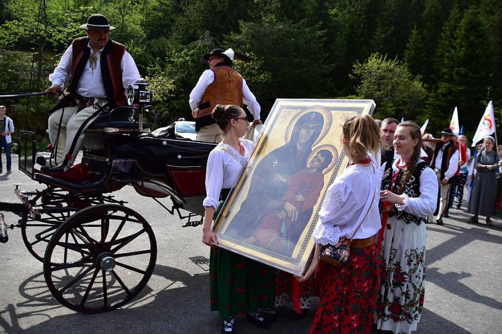 Insygnia Światowych Dni Młodzieży nad Morskim Okiem