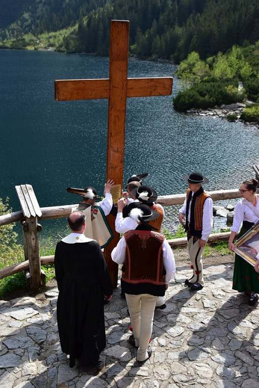 Insygnia Światowych Dni Młodzieży nad Morskim Okiem