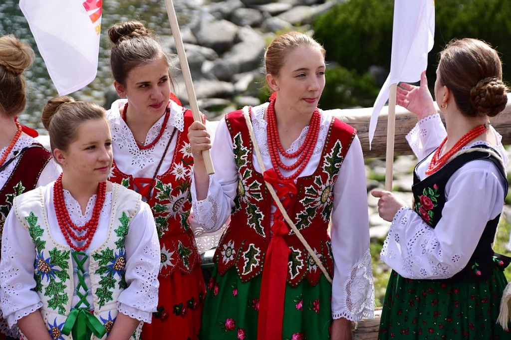 Insygnia Światowych Dni Młodzieży nad Morskim Okiem