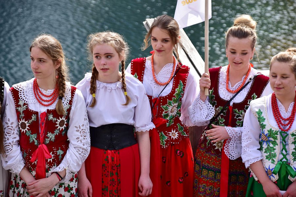 Insygnia Światowych Dni Młodzieży nad Morskim Okiem