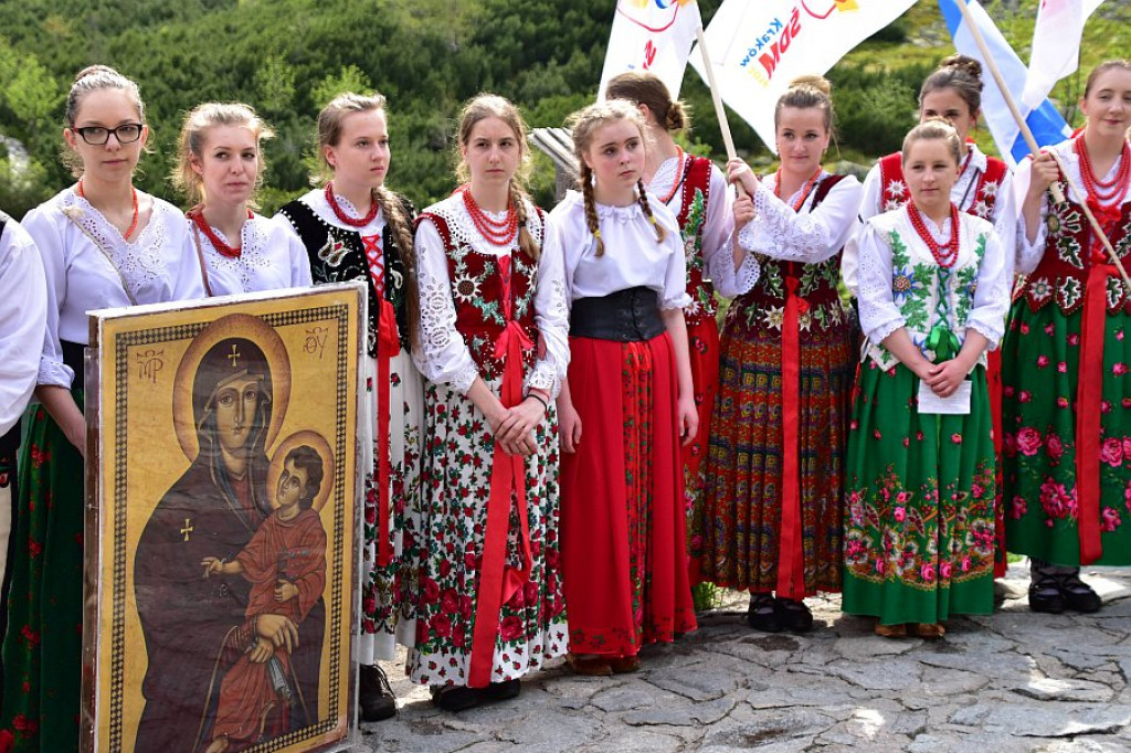 Insygnia Światowych Dni Młodzieży nad Morskim Okiem