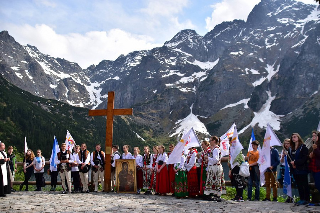 Insygnia Światowych Dni Młodzieży nad Morskim Okiem