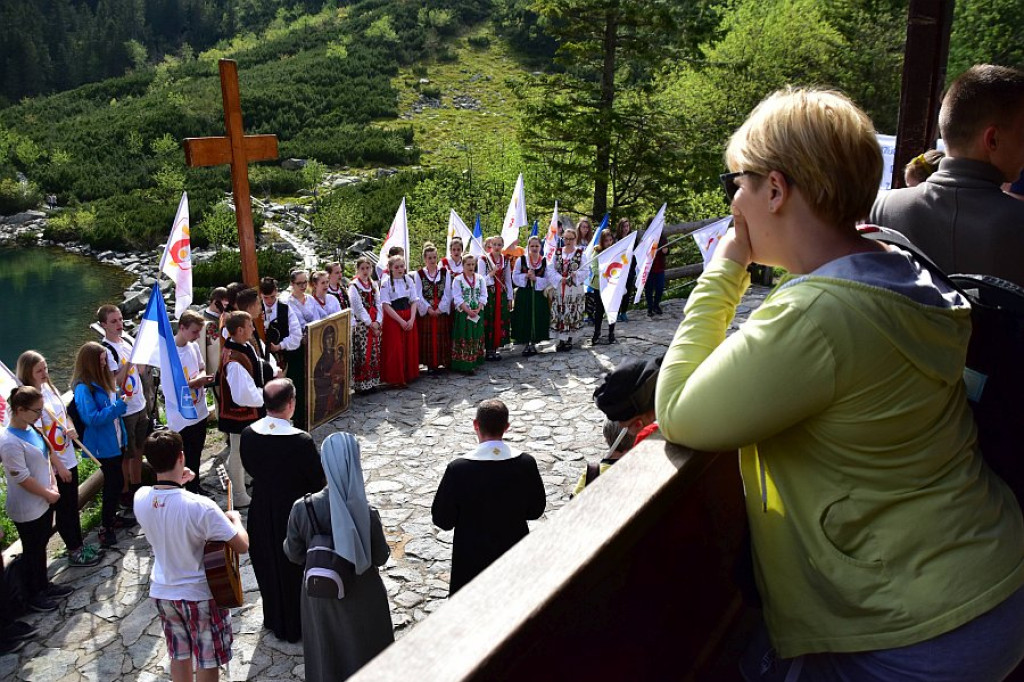 Insygnia Światowych Dni Młodzieży nad Morskim Okiem