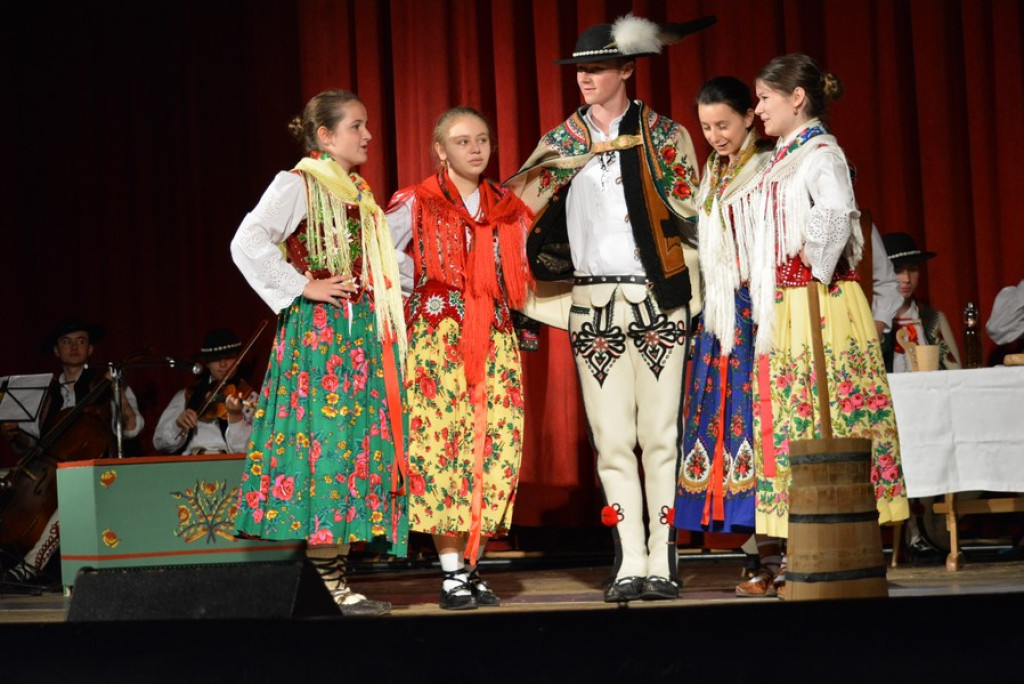 Hanusine złote kierpce