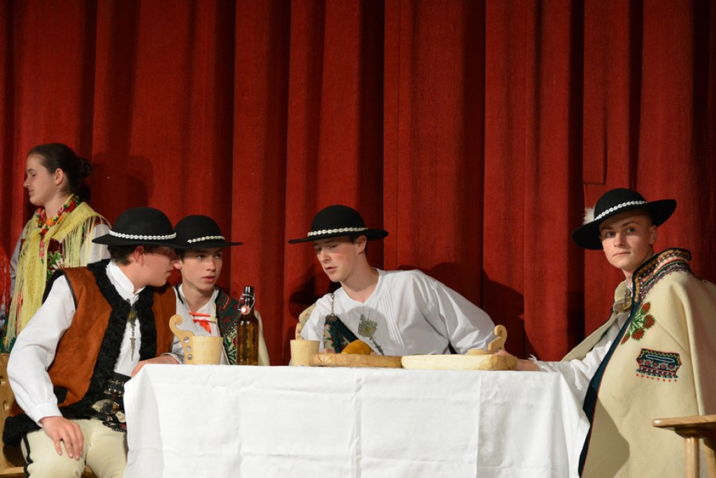 Hanusine złote kierpce