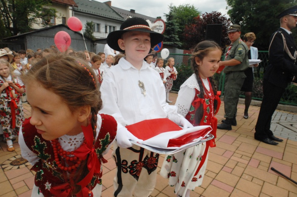 Odsłonięcie tablicy pamiątkowej na budynku SP nr 5