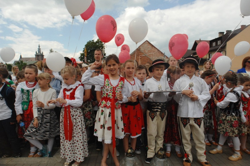 Odsłonięcie tablicy pamiątkowej na budynku SP nr 5