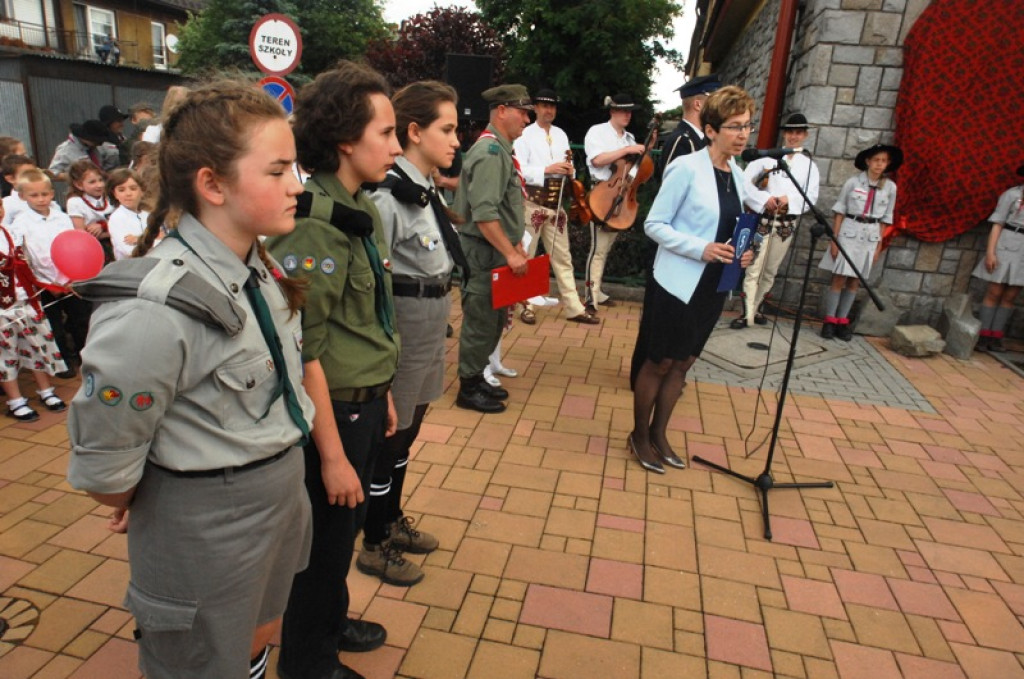 Odsłonięcie tablicy pamiątkowej na budynku SP nr 5
