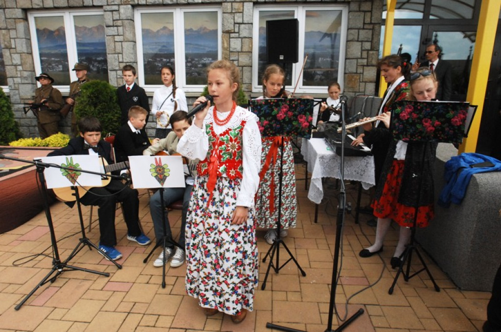 Odsłonięcie tablicy pamiątkowej na budynku SP nr 5