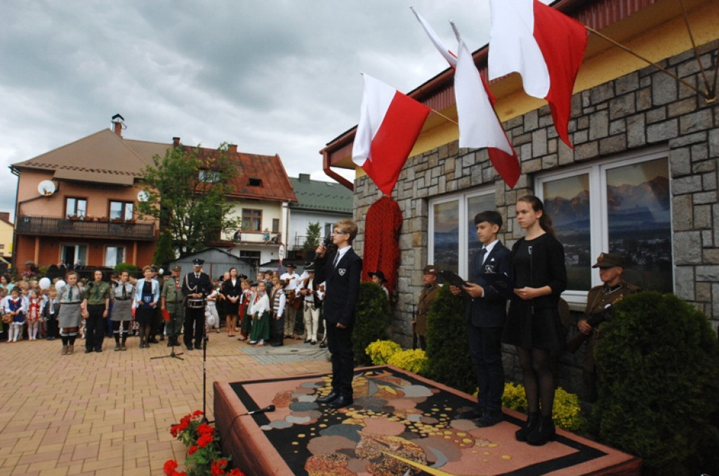 Odsłonięcie tablicy pamiątkowej na budynku SP nr 5