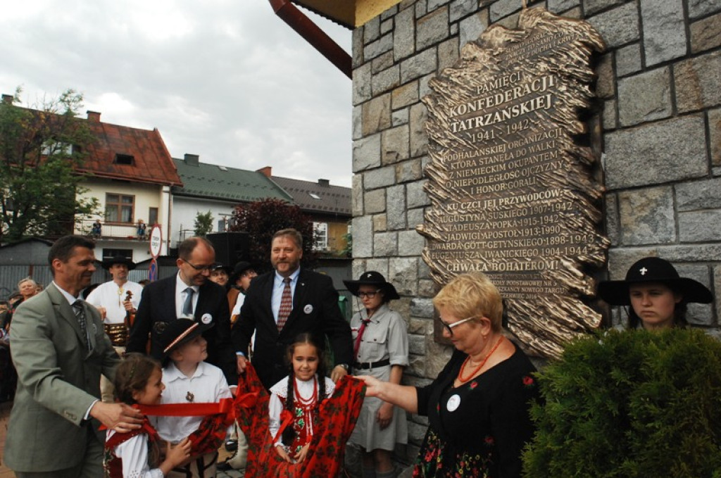 Odsłonięcie tablicy pamiątkowej na budynku SP nr 5