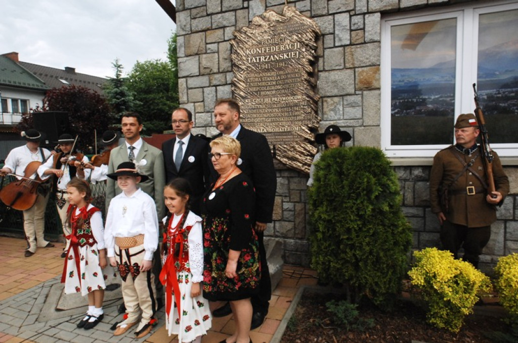 Odsłonięcie tablicy pamiątkowej na budynku SP nr 5
