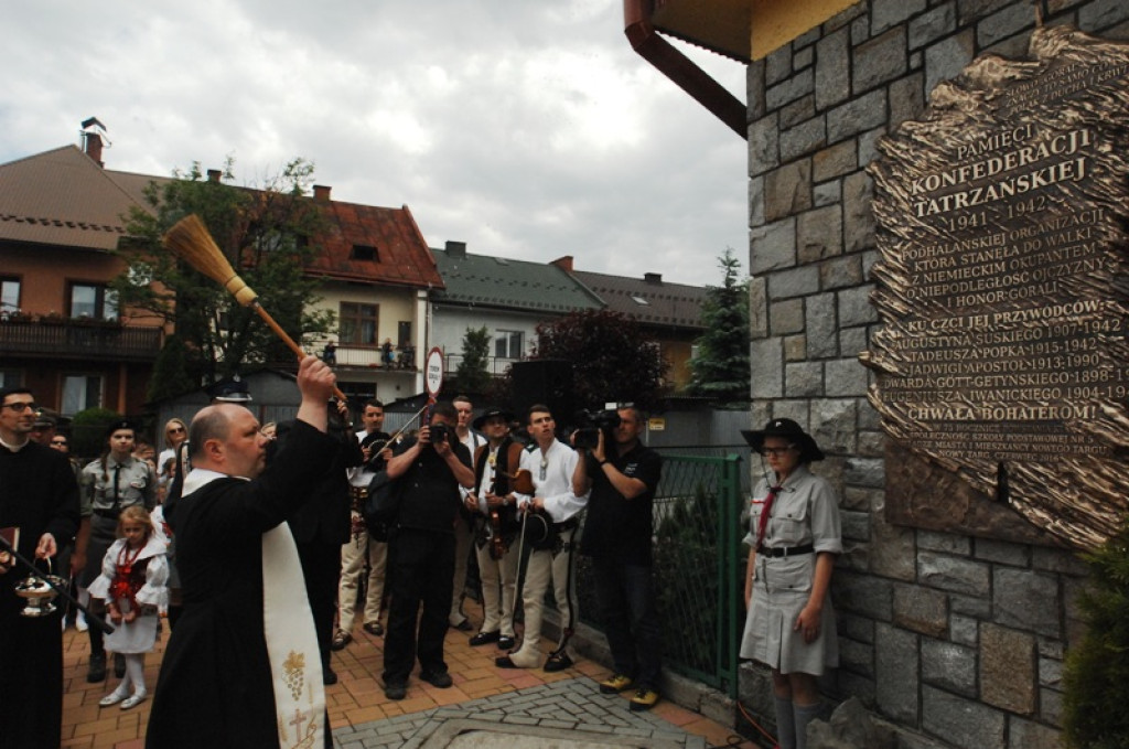 Odsłonięcie tablicy pamiątkowej na budynku SP nr 5
