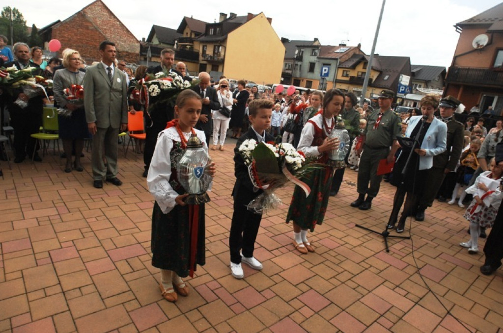 Odsłonięcie tablicy pamiątkowej na budynku SP nr 5