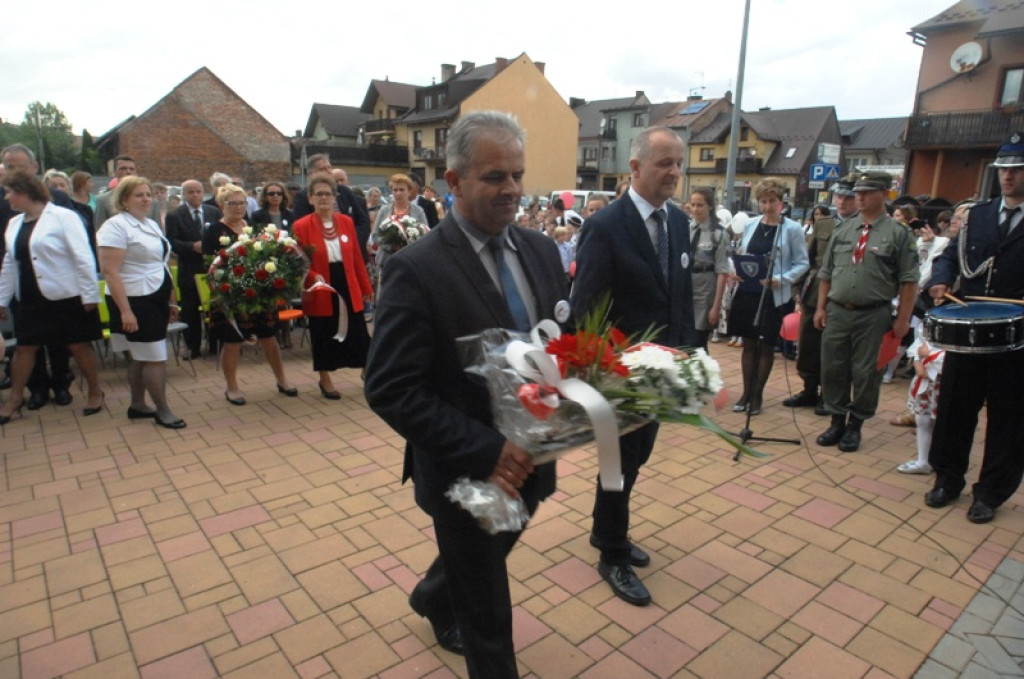 Odsłonięcie tablicy pamiątkowej na budynku SP nr 5