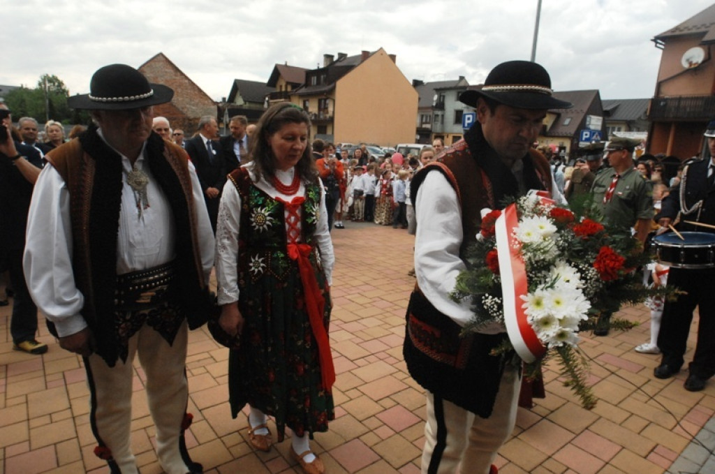 Odsłonięcie tablicy pamiątkowej na budynku SP nr 5