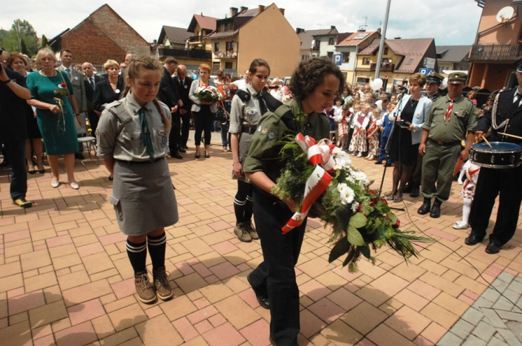 Odsłonięcie tablicy pamiątkowej na budynku SP nr 5
