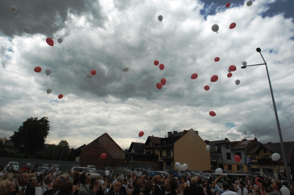 Odsłonięcie tablicy pamiątkowej na budynku SP nr 5