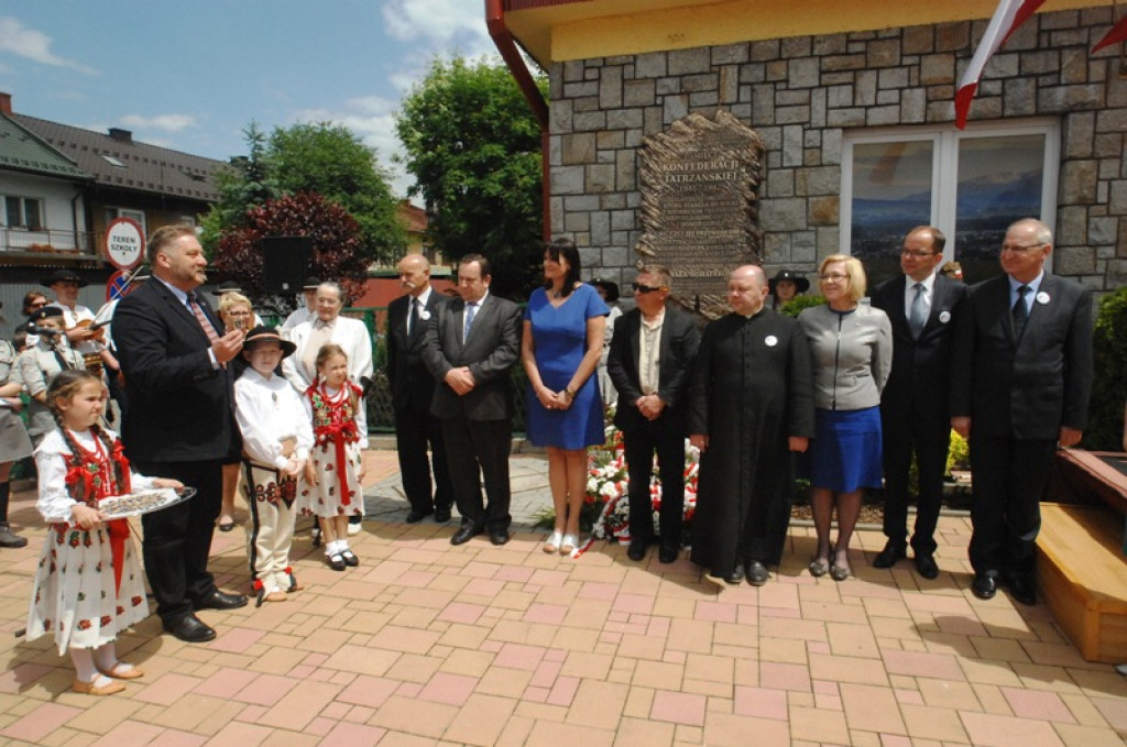 Odsłonięcie tablicy pamiątkowej na budynku SP nr 5