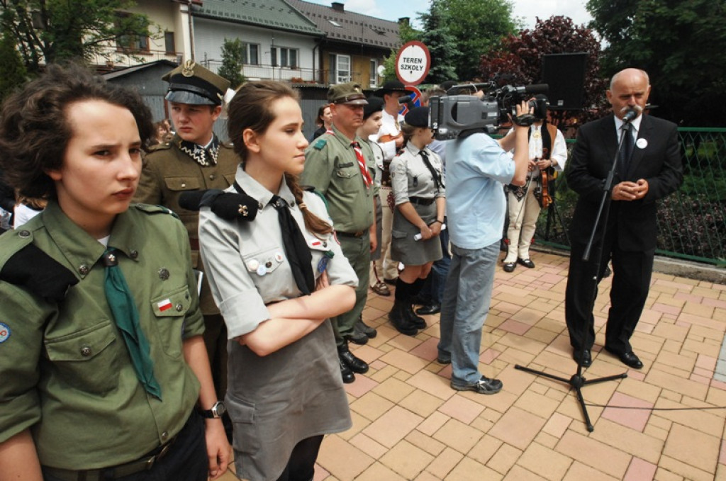 Odsłonięcie tablicy pamiątkowej na budynku SP nr 5