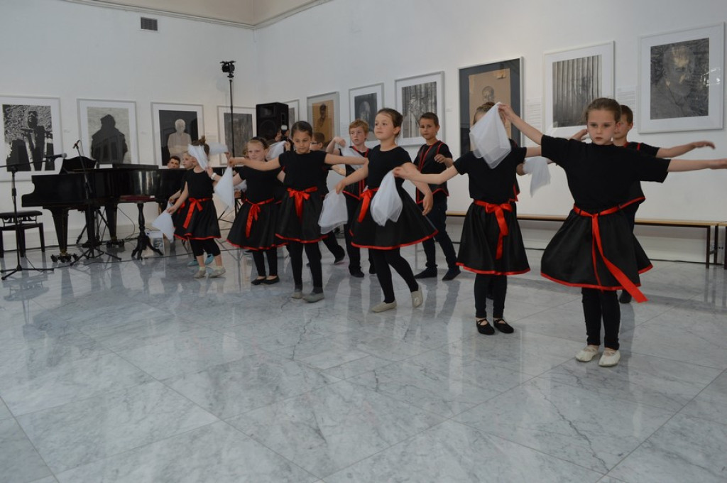 Śpiew, gra, balet i ordery