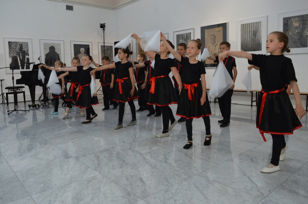 Śpiew, gra, balet i ordery