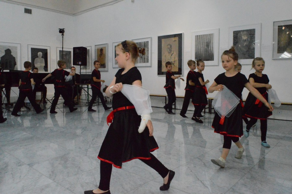 Śpiew, gra, balet i ordery