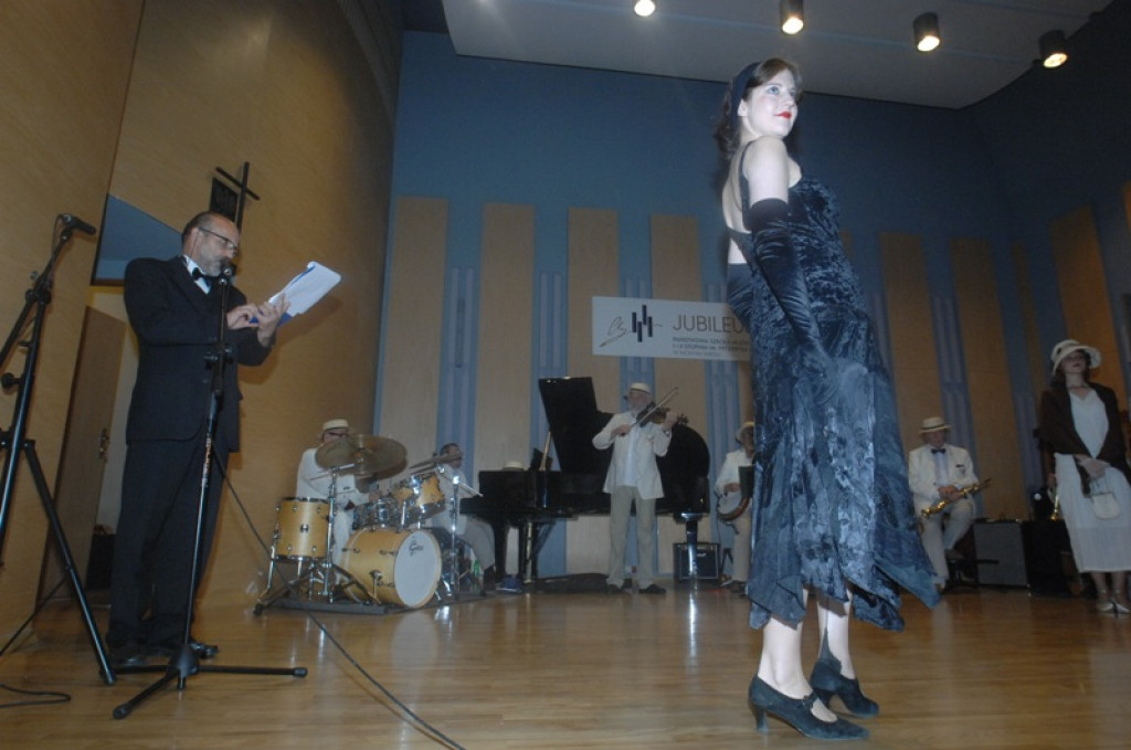 Promocja książki i moda retro na inaugurację jubileuszu Nowego Targu