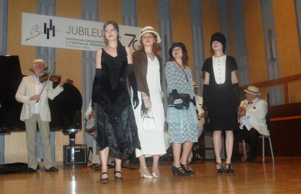Promocja książki i moda retro na inaugurację jubileuszu Nowego Targu