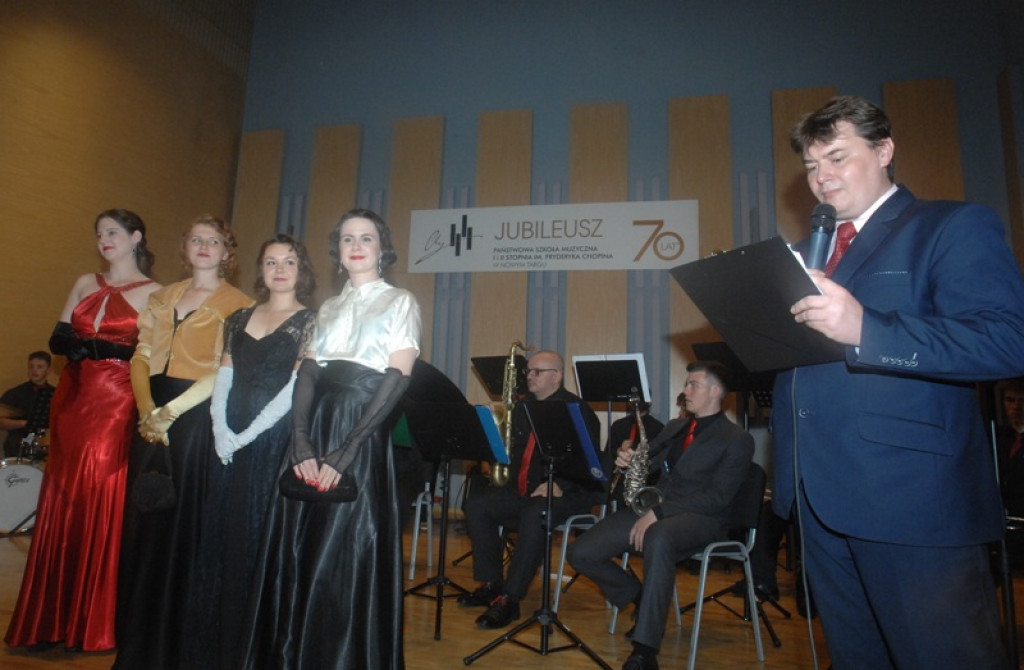 Promocja książki i moda retro na inaugurację jubileuszu Nowego Targu