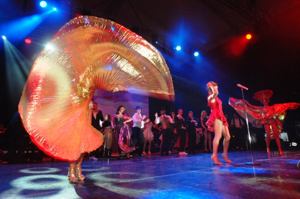 Show Teatru Buffo na jubileusz miasta