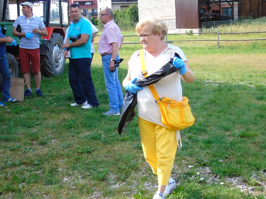 Sołtysi i radni sprzątali Przełom Białki