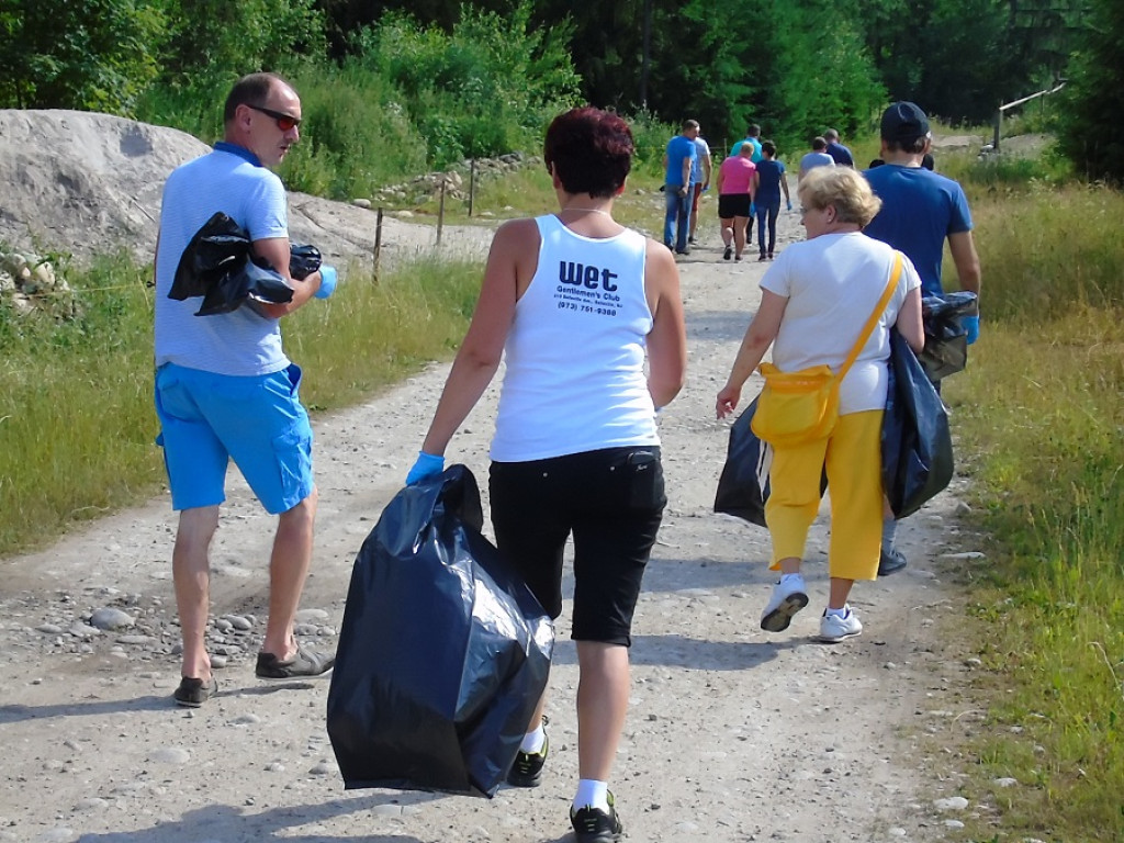Sołtysi i radni sprzątali Przełom Białki