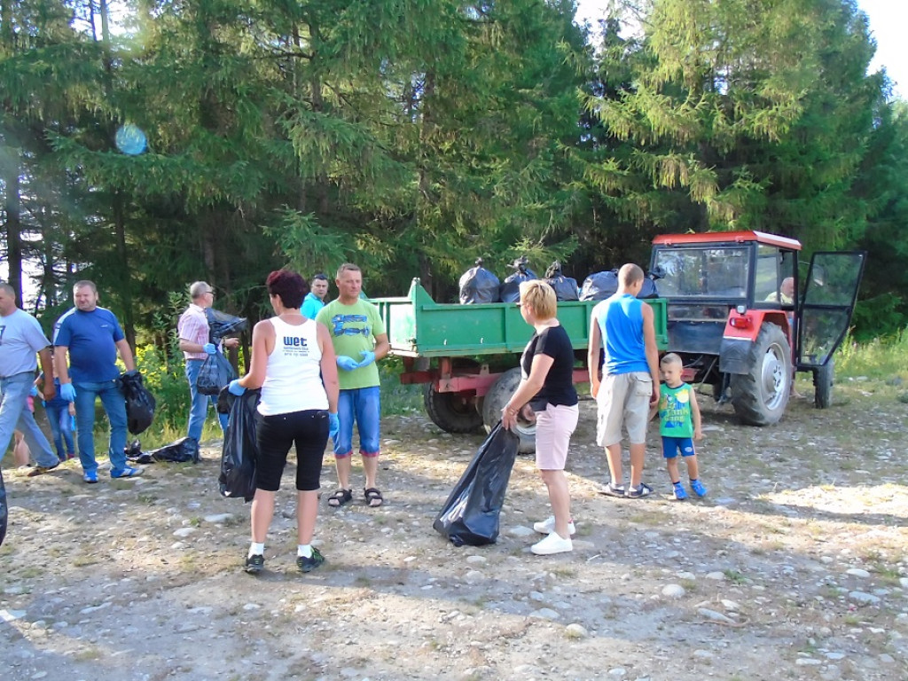Sołtysi i radni sprzątali Przełom Białki