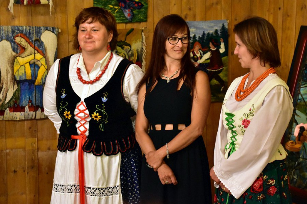 Dusza na dłoni w Domu Ludowym