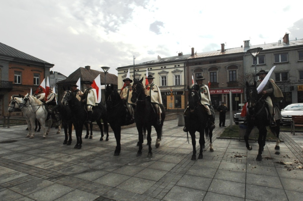 Uroczystości Święta Niepodległości na nowotarskim rynku