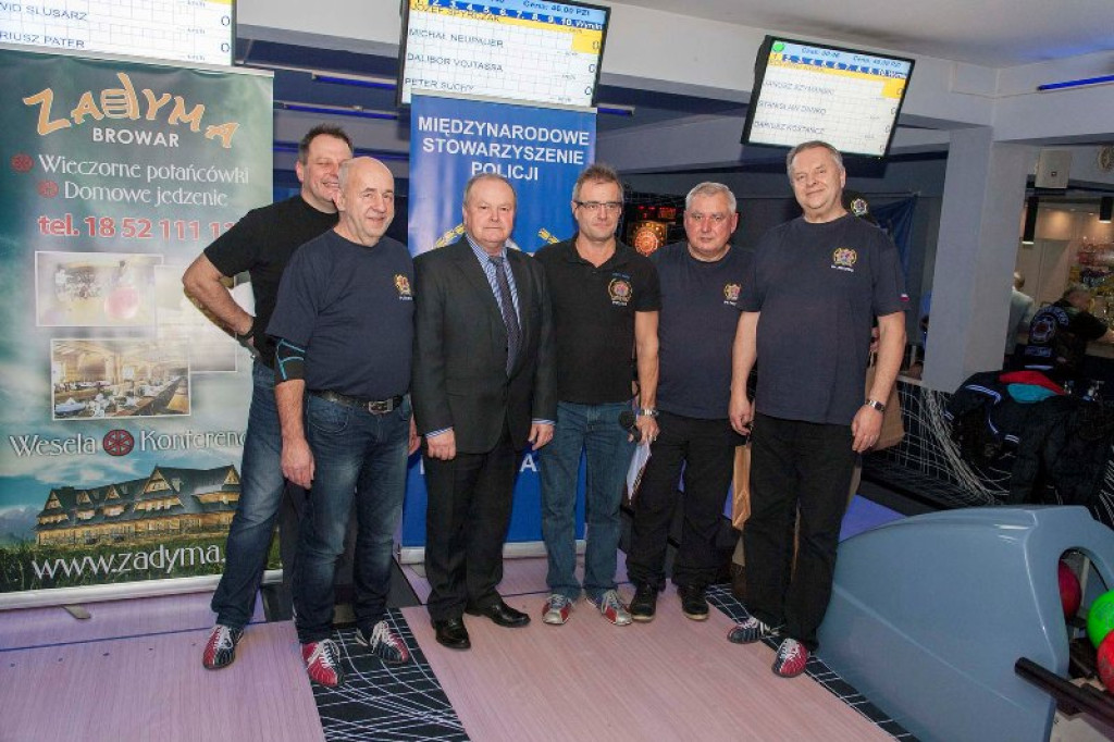 Policjanci grali w kręgle