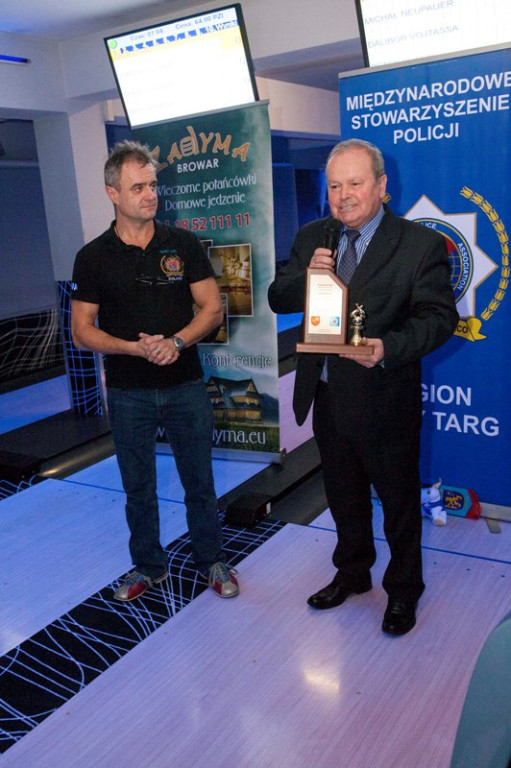 Policjanci grali w kręgle