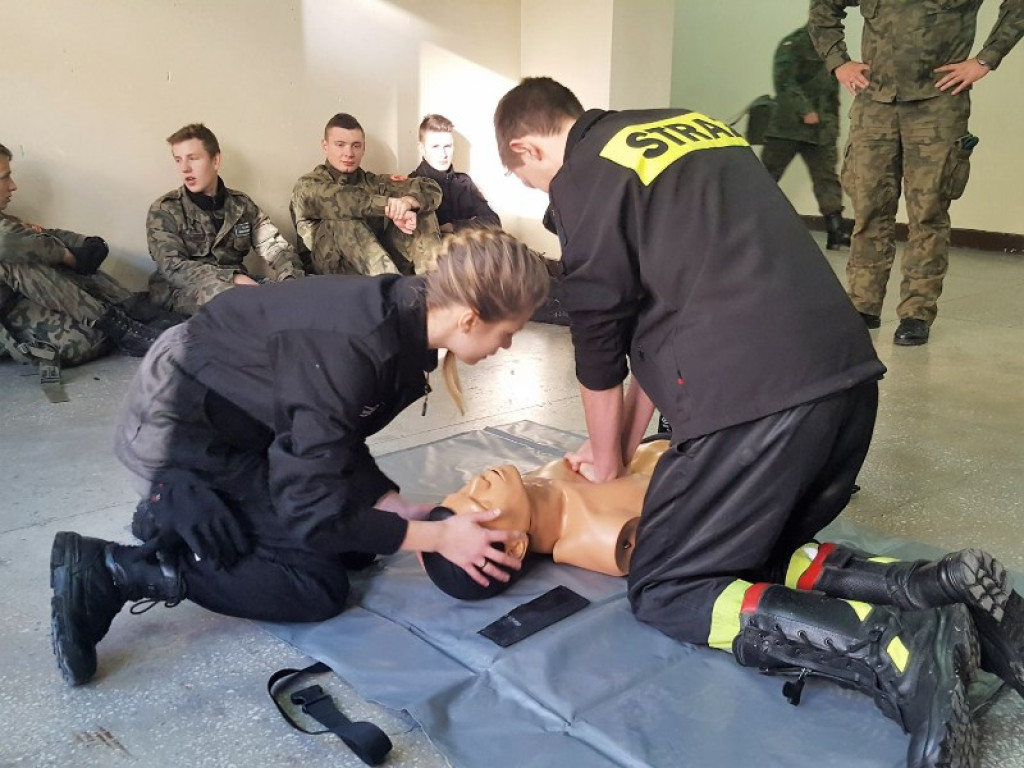 Nowotarscy kadeci w patronackiej jednostce